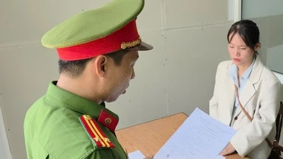 Nhân viên ngân hàng làm giả hồ sơ, chiếm đoạt 1,7 tỷ đồng