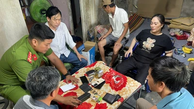 Bắt nhóm đối tượng đánh bạc, thu giữ hơn 53 triệu đồng