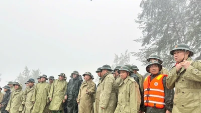 Phó Thủ tướng Trần Hồng Hà kiểm tra công tác ứng phó bão số 5 tại Hà Tĩnh