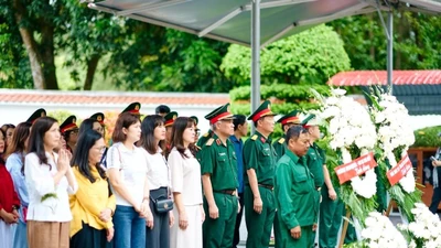Hàng vạn du khách về tri ân tại Ngã ba Đồng Lộc