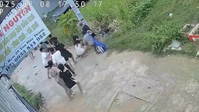 Nữ sinh bị đánh hội đồng, quay clip tung lên mạng