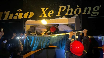Tai Nạn Nghiêm Trọng Trên Cao Tốc Đà Nẵng, Hàng Chục Người Kẹt Trong Xe