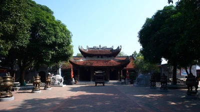 Bé gái 7 tuổi trở thành Thiên tử chấn động sử Việt 