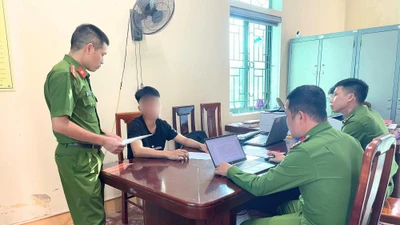 Triệu tập đối tượng ném đá vỡ kính ô tô trên cao tốc Bãi Vọt – Hàm Nghi