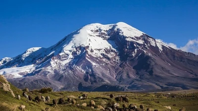Kỳ lạ ngọn núi xa tâm Trái đất hơn cả đỉnh Everest