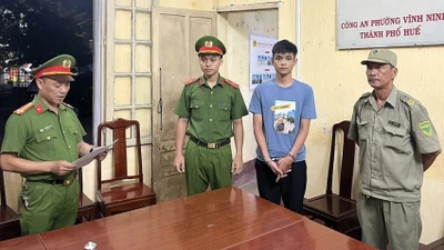 Bắt nóng đối tượng cướp điện thoại ở TP Huế