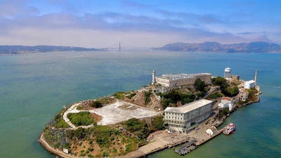 Vụ vượt ngục trót lọt duy nhất ở nhà tù khét tiếng Alcatraz 