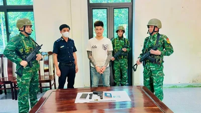 Mang súng đạn qua biên giới, một đối tượng bị bắt giữ