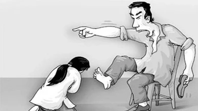 Dùng gậy gỗ đánh vợ, người đàn ông bị phạt 12,5 triệu đồng