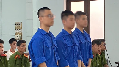"Chơi" ma tuý trong quán bar, 3 anh em ruột dắt nhau vào tù
