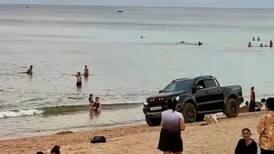 Khởi tố tài xế lái xe ô tô gây náo loạn ở bãi biển Tuy Hòa