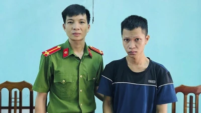 “Cõng” 4 tiền án, vừa ra tù lại đi trộm tài sản