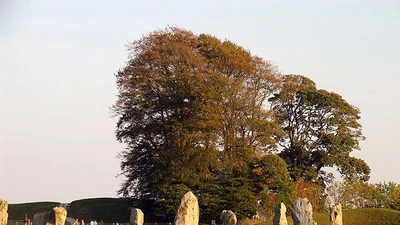 Chiêm ngưỡng vòng tròn đá cổ xưa bí hiểm, lớn hơn cả Stonehenge 