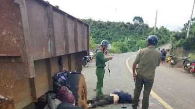 Xe máy đâm vào bánh máy cày, người đàn ông tử vong