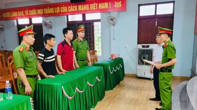 Bắt quả tang ổ nhóm đánh bạc ở Quảng Trị
