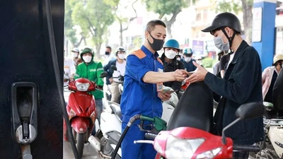 Giá xăng hôm nay 17/7: Tăng bật dữ dội?