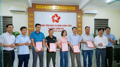 Địa phương đầu tiên ở Hà Tĩnh cấp sổ đỏ cho người dân