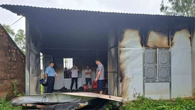 Sét đánh cháy nhà người phụ nữ nghèo ở Hà Tĩnh