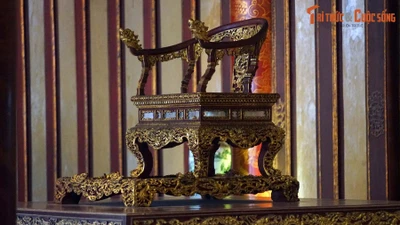 Cận cảnh Ngai vua triều Nguyễn trước lúc bị phá 