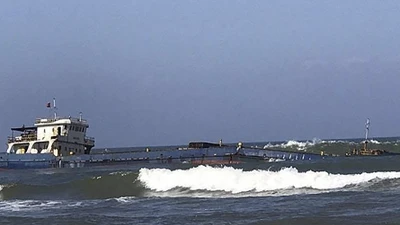 Chìm tàu chở than trên biển Hà Tĩnh, 10 thuyền viên mất tích