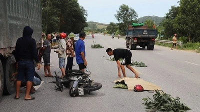 Va chạm với xe tải, người đàn ông đi xe máy tử vong tại chỗ
