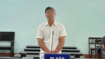 Nam thanh niên lĩnh án tù vì đập vỡ điện thoại người yêu cũ