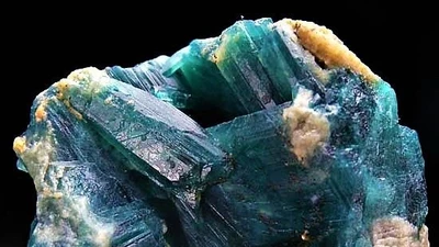 Soi khoáng vật cực hiếm có màu sắc độc lạ, giá đắt ngang kim cương 