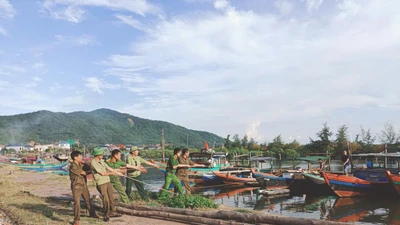 Hà Tĩnh khẩn trương kêu gọi tàu thuyền vào tránh trú bão số 5