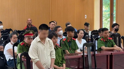 Tiếp tay buôn bán ma túy, lái xe dịch vụ lãnh án tử hình