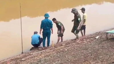 Thi thể nam giới bị trói 2 tay mắc vào lưới đánh cá ở Bình Phước