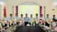 Chủ tịch Uỷ ban nhân dân tỉnh Trần Trí Quang trao các quyết định về tổ chức bộ máy và công tác cán bộ. Nguồn: Cổng thông tin điện tử Đồng Tháp