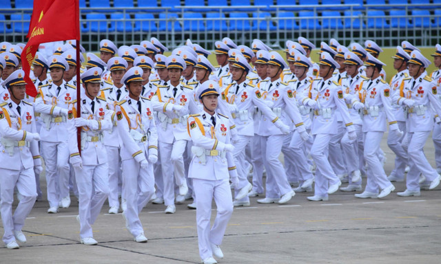 Hình ảnh ấn tượng của các chiến sĩ trên Quảng trường Ba Đình. anh-hop-luyen-lan-2-1.jpg