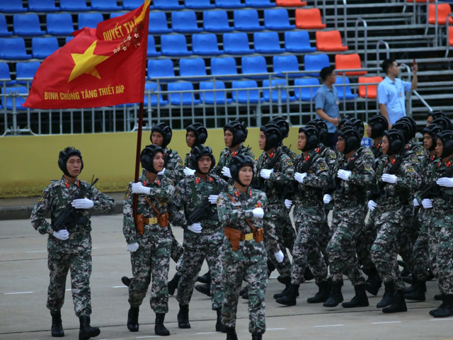 Lực lượng Binh chủng Tăng thiết giáp vào vị trí sẵn sàng. anh-hop-luyen-lan-2-4.jpg