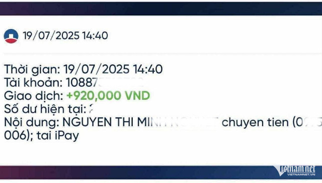 Hình ảnh giao dịch chị N. chuyển khoản trả lại tiền đặt vé đi thăm vịnh cho gia đình chị Ngân chiều 19/7. hoan-ve.jpg