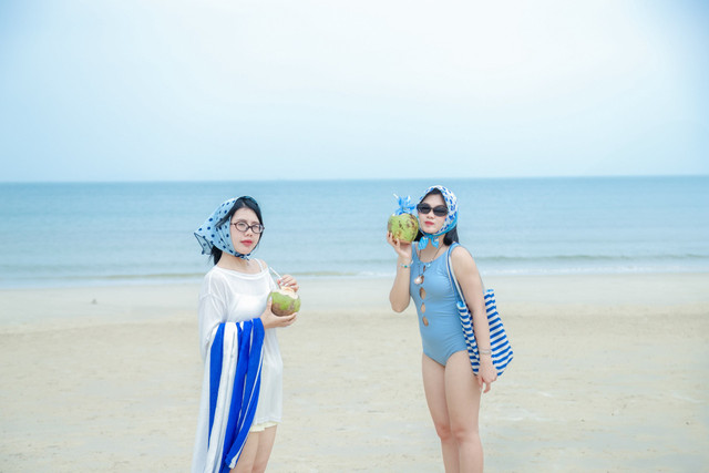 Bãi Minh Châu có bờ cát trắng mịn, rất sạch. Ảnh: Linh Xinh dl-1.jpg