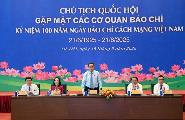 Bộ trưởng Nguyễn Văn Hùng tham dự buổi gặp mặt của Chủ tịch Quốc hội Trần Thanh Mẫn với các cơ quan báo chí nhân kỷ niệm 100 năm Ngày Báo chí Cách mạng Việt Nam. Ảnh: DUY NINH Bộ trưởng Nguyễn Văn Hùng tham dự buổi gặp mặt của Chủ tịch Quốc hội Trần Thanh Mẫn với các cơ quan báo chí nhân kỷ niệm 100 năm Ngày Báo chí Cách mạng Việt Nam. Ảnh: DUY NINH