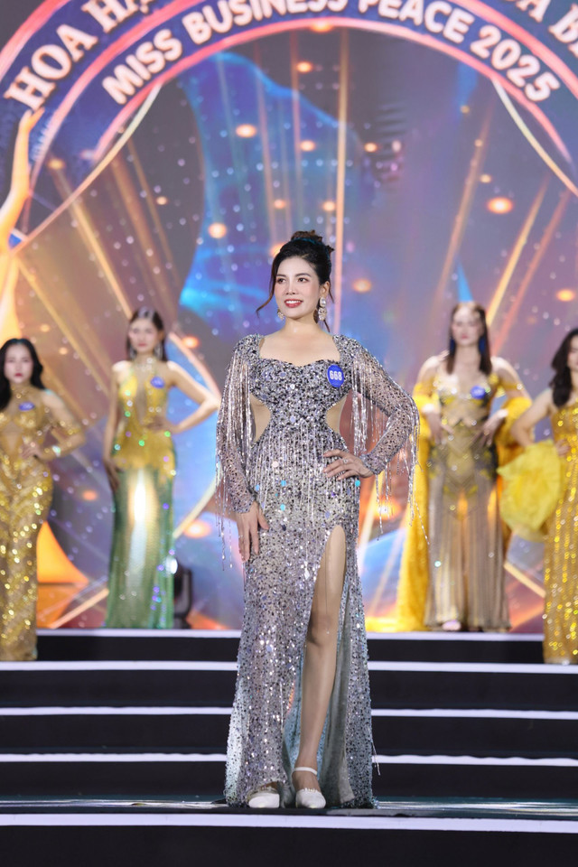 Đào Thị Hiển diện trang phục dạ hội đẹp lộng lẫy. Ảnh: Team Bình Nguyễn hien-7.jpg