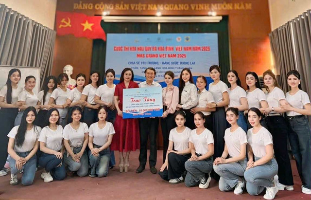 BTC Mrs Grand Vietnam 2025 cùng các thí sinh đi thiện nguyện tại Làng Hòa Bình. Ảnh BTC anh-2-2.jpg