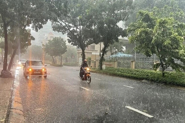 Thời tiết Hà Nội ngày 10/6, nhiều mây, có mưa rào và rải rác có dông, cục bộ có nơi mưa to. Ảnh minh họa mua-dong-1.jpg
