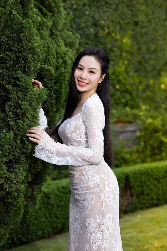 Hoàng Tâm Anh sinh năm 1992 tại Hà Nội, cô được khán giả biết đến khi tham gia một số chương trình như "Solo cùng bolero 2018", "Ban nhạc quyền năng 2019" với nghệ danh Dương Huệ. tam-anh-2.jpg