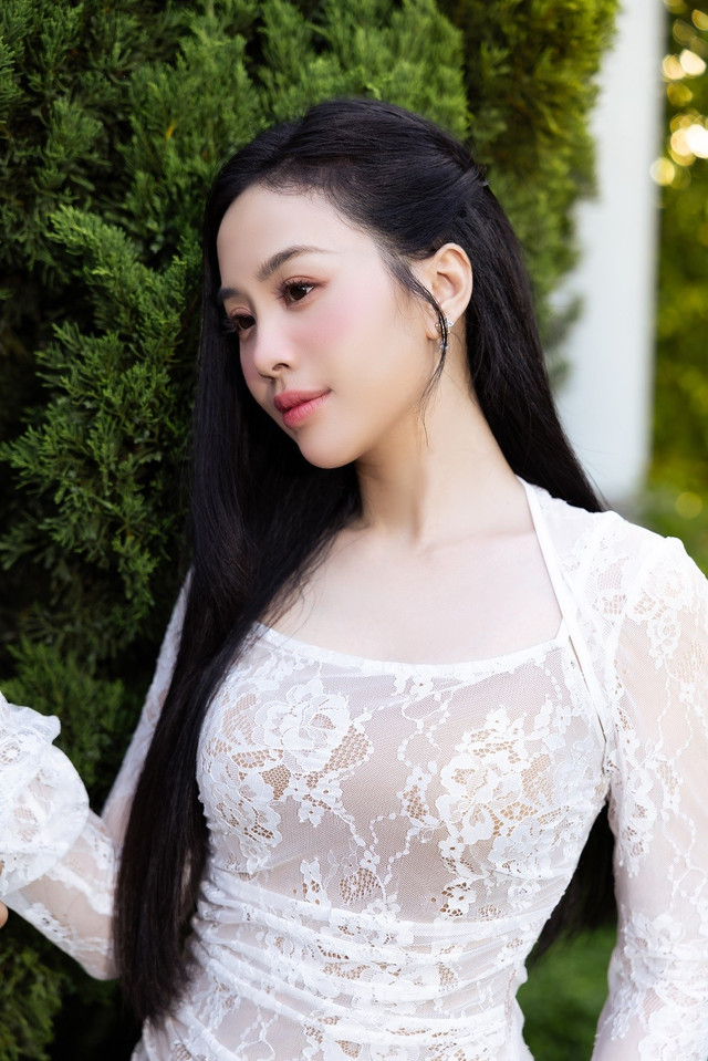 Từng ghi dấu ấn sâu đậm với những ca khúc bolero, Hoàng Tâm Anh đã mạnh dạn "làm mới" mình. tam-anh-10.jpg