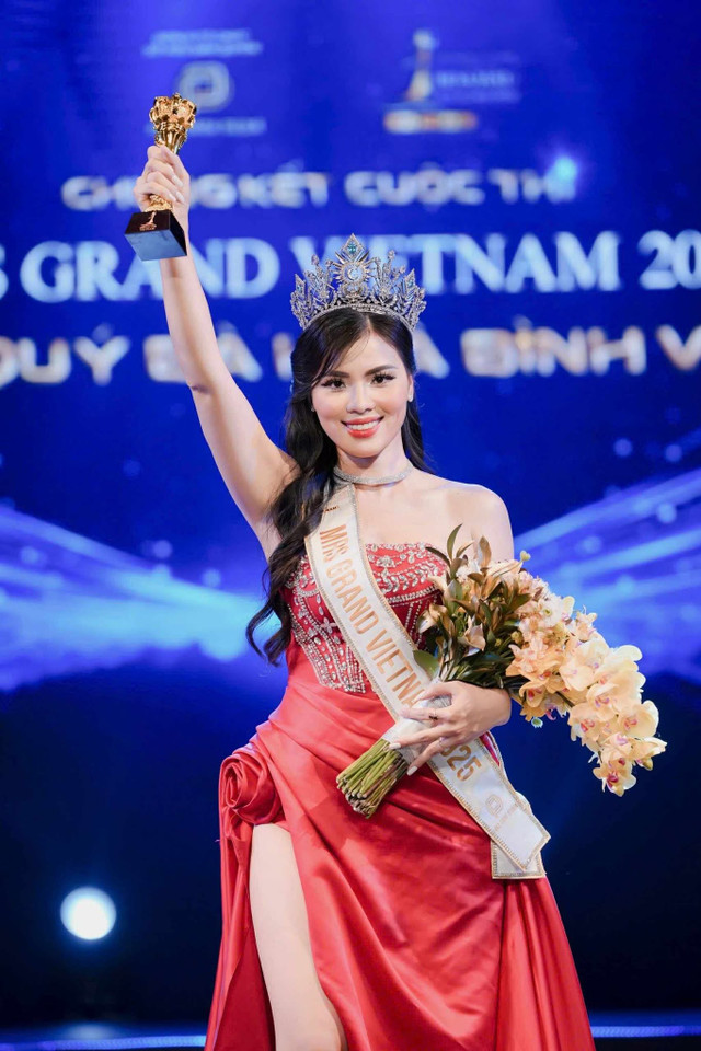 Nguyễn Thị Thưa đăng quang Mrs Grand Vietnam 2025. Ảnh BTC nguyen-thi-thua-2.jpg