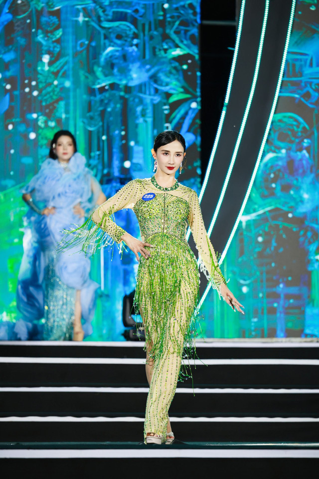 Sau cuộc thi, Phạm Thị Thanh Hương không giấu được xúc động: “Khoảnh khắc tên tôi được xướng lên, tôi cảm nhận được niềm hạnh phúc không chỉ cho riêng mình, mà còn là sự tri ân sâu sắc dành cho tập thể những người đã âm thầm đồng hành, hỗ trợ tôi trong suốt hành trình vừa qua. Với tôi, danh hiệu Hoa hậu Đại sứ không chỉ là một chiếc vương miện – đó là một sứ mệnh. Tôi mong muốn trở thành cầu nối lan tỏa hình ảnh nữ doanh nhân Việt Nam bản lĩnh, tử tế và luôn sẵn sàng đồng hành cùng cộng đồng. Tôi sẽ nỗ lực không ngừng để xứng đáng với niềm tin yêu mà ban tổ chức, ban giám khảo và công chúng đã trao gửi”. h10.jpg