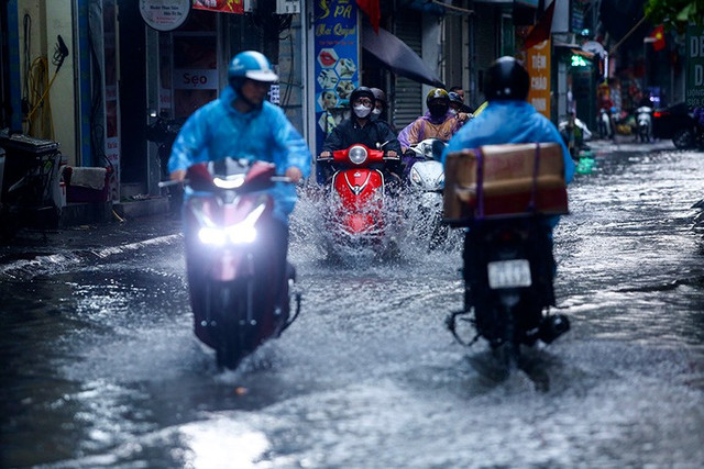 Mưa lớn dồn dập ở Bắc Bộ và Thanh Hóa. Mưa lớn dồn dập ở Bắc Bộ và Thanh Hóa.