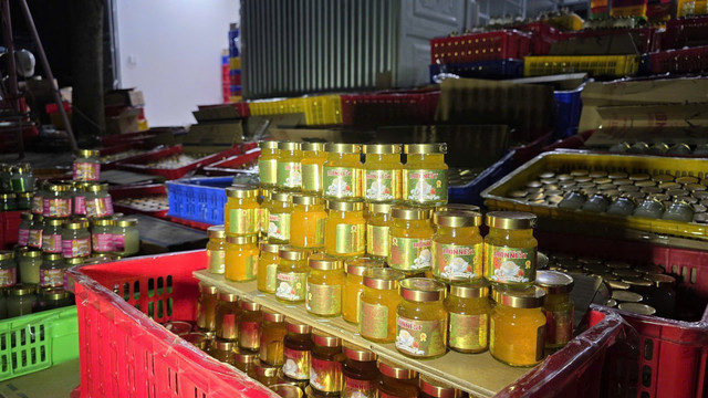 Cận cảnh các sản phẩm nước yến bị làm giả. Ảnh: Người Lao Động Cận cảnh các sản phẩm nước yến bị làm giả. Ảnh: Người Lao Động