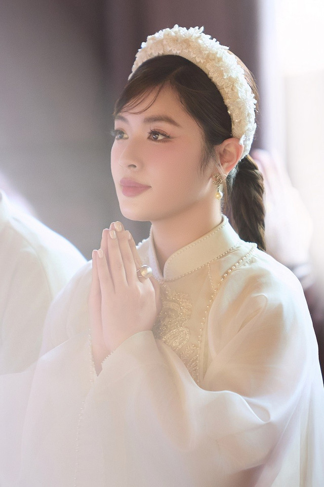 Nguyễn Thu Hằng bộc bạch: “Là một nghệ sĩ, tôi luôn mong muốn được khán giả ghi nhận những nỗ lực của mình trong nghệ thuật và không ngừng cố gắng để phát triển sự nghiệp. Còn với Quỹ 'Hạnh phúc cho mọi người', tôi chỉ là một người góp phần nhỏ cùng anh chị em trong ban điều hành, cố gắng làm những điều tốt đẹp nhất cho các em nhỏ, cho các bệnh nhân – bằng tất cả tấm lòng và trái tim chia sẻ của mình". thu-hang-5.jpg