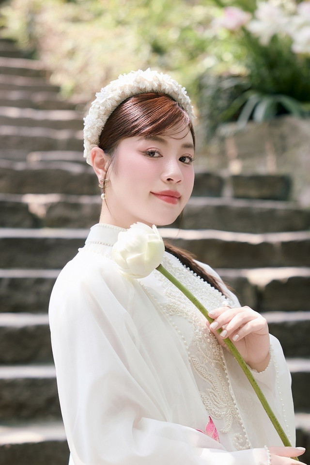 Chia sẻ về vai trò của mình, Nguyễn Thu Hằng cho biết, nhiều năm qua, song song với hành trình nghệ thuật, cô luôn dành tâm huyết và thời gian đồng hành cùng quỹ. Với vai trò trong ban điều hành, cô không ngừng nỗ lực cùng tập thể lãnh đạo tìm mọi cách để mang đến nhiều cơ hội sống hơn cho những mảnh đời bất hạnh. thu-hang-2.jpg