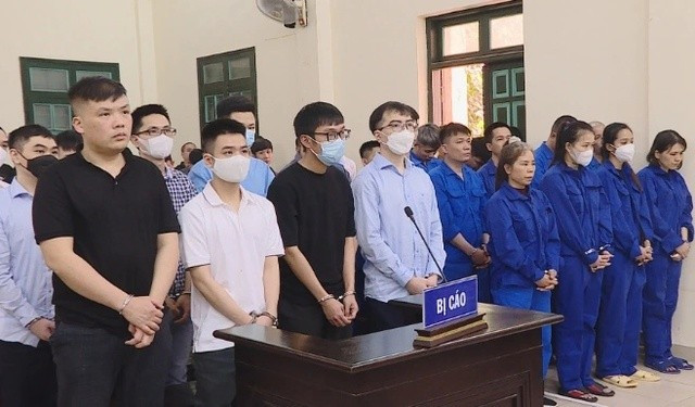 Các bị cáo phải hầu toà. Các bị cáo phải hầu toà.