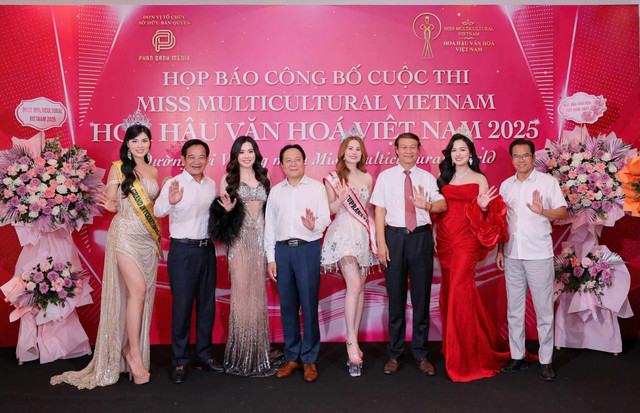 Cuộc thi gây chú ý khi hội tụ nhiều gương mặt tên tuổi trong hội đồng giám khảo. Ảnh BTC hhvh-1.jpg