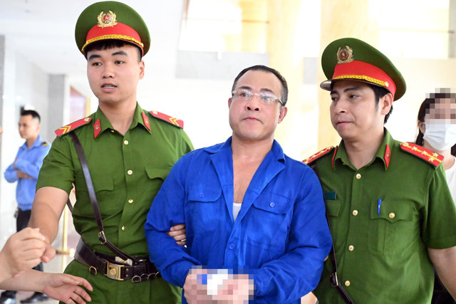 Nghiêm Quang Minh đến tòa phúc thẩm chiều 19/6. Ảnh: N.H. Nghiêm Quang Minh đến tòa phúc thẩm chiều 19/6. Ảnh: N.H.